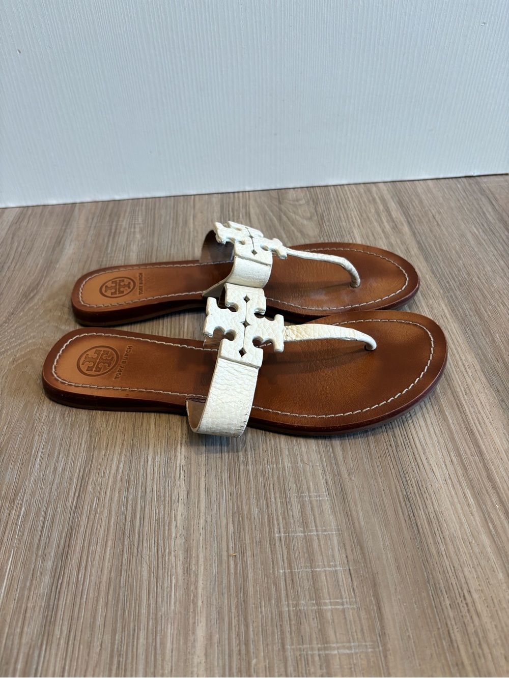 Tory Burch Moore Flip Flops Womens 8 White Pebble Tan Leather Thong Sandals